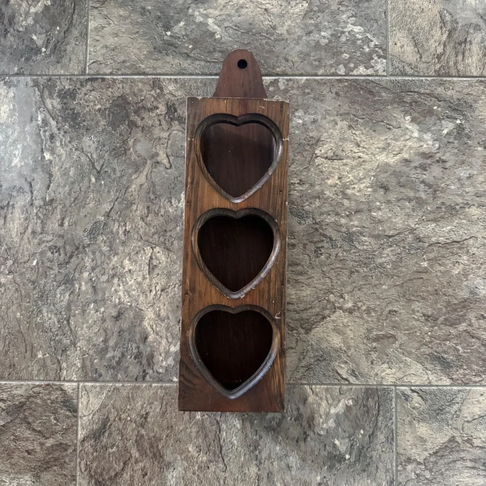 Vintage Cottagecore Farmhouse Wood Heart Wall Curio Trinket Shelf 17in Grandma